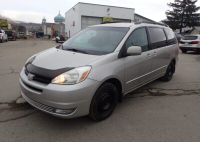2005 TOYOTA SIENNA LE